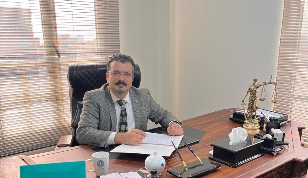 وکیل پایه یک دادگستری